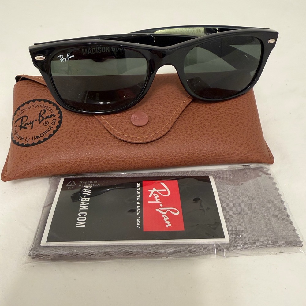 Ray-Ban Classic Black Wayfarer Sunglasses with Brown Case - Picture 5 of 7